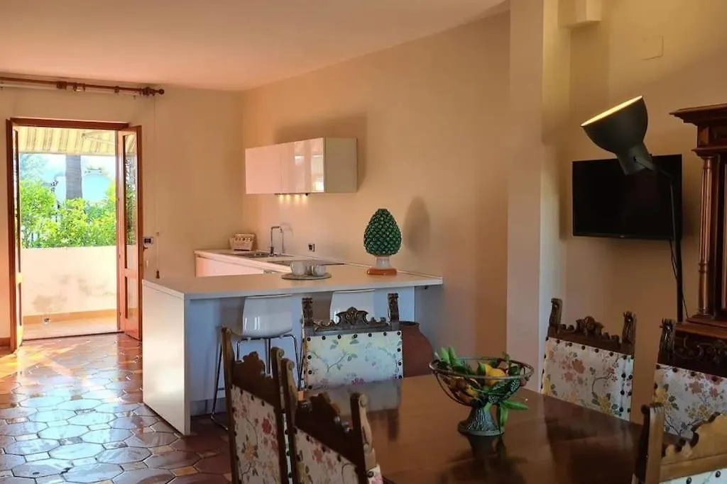 גיארדיני נאקסוס Villa Naxos Taormina איטליה